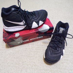 Nike Kyrie Irving Basketball Shoes Black